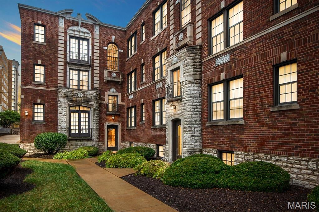 Photo of 6220 Northwood Avenue #20, St Louis, MO 63105 (MLS # 26052546)