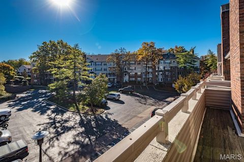 Tiny photo for 1010 Thoreau Court #301, Creve Coeur, MO 63146 (MLS # 25073336)