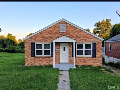 Photo of 8816 Cozens Avenue, Jennings, MO 63136 (MLS # 26048876)