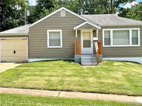 Photo of 1224 KILGORE DRIVE DR, Bellefontaine Nghbrs, MO 63137 (MLS # 26037322)