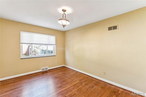 Tiny photo for 401 Cannonbury Drive, Webster Groves, MO 63119 (MLS # 25076475)