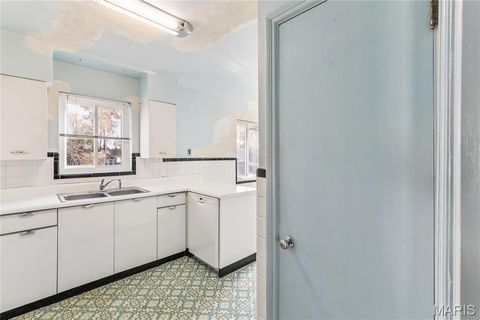 Tiny photo for 401 Cannonbury Drive, Webster Groves, MO 63119 (MLS # 25076475)