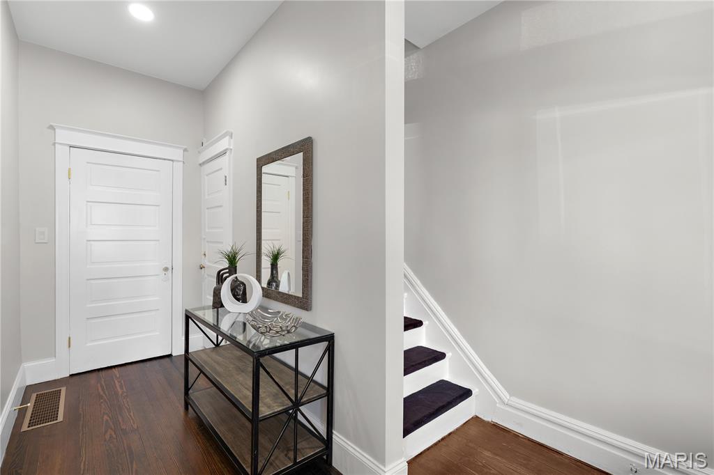 3872 Humphrey Street