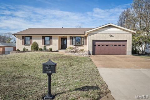 9803 Hilltop Drive Sunset Hills MO 63128