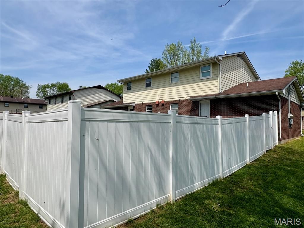 Photo of 1027 Village Lane, Cape Girardeau, MO 63701 (MLS # 26021327)