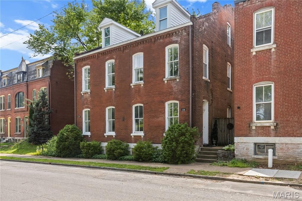 Photo of 2218 Wyoming Street, St Louis, MO 63118 (MLS # 26026054)