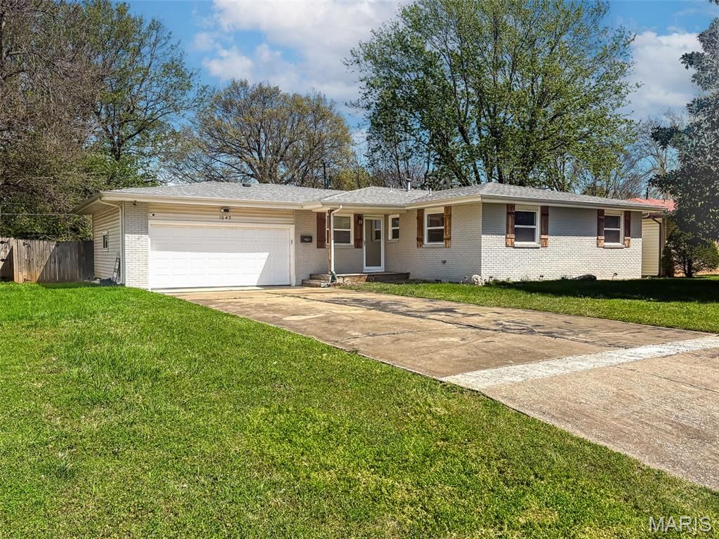 Photo of 1043 E Edgewood Street, Springfield, MO 65807 (MLS # 26024294)