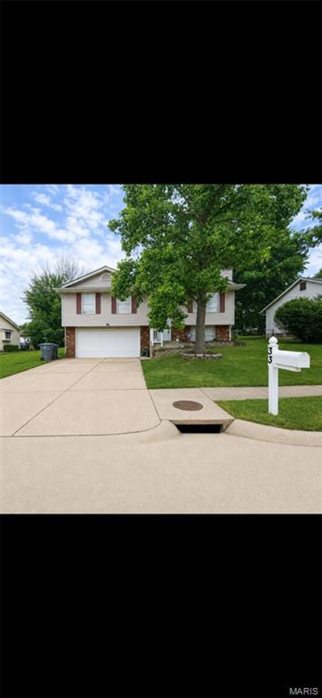 Photo of 33 Royal Oaks Drive, OFallon, MO 63366 (MLS # 26038375)