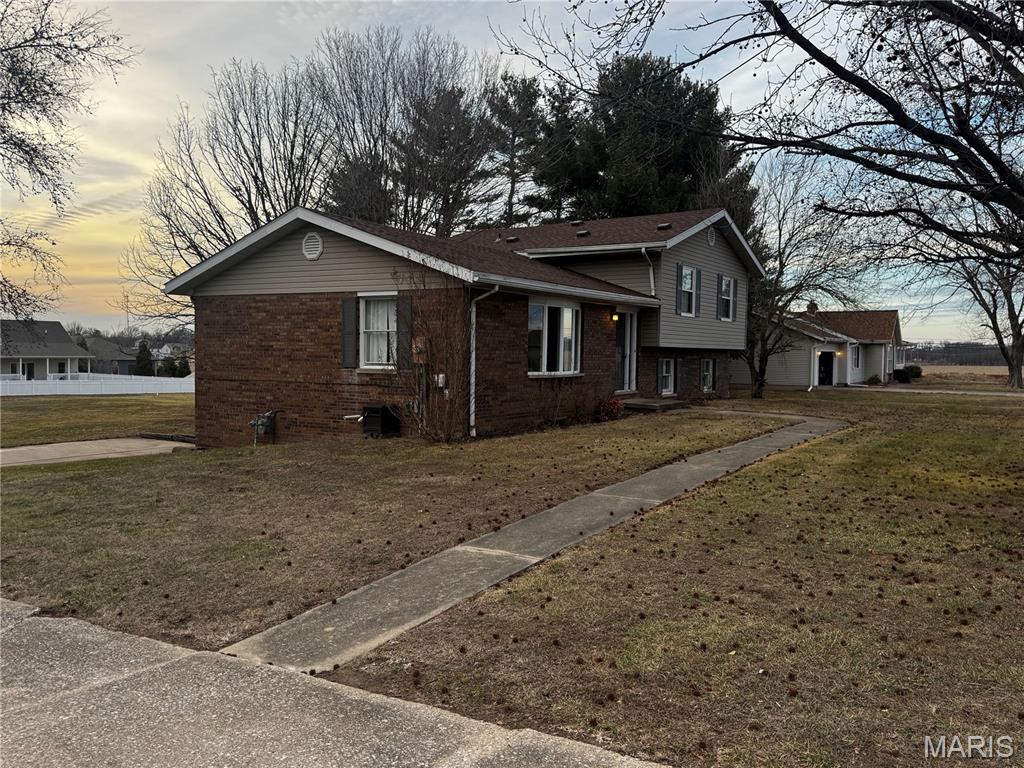 807 Linder Boulevard