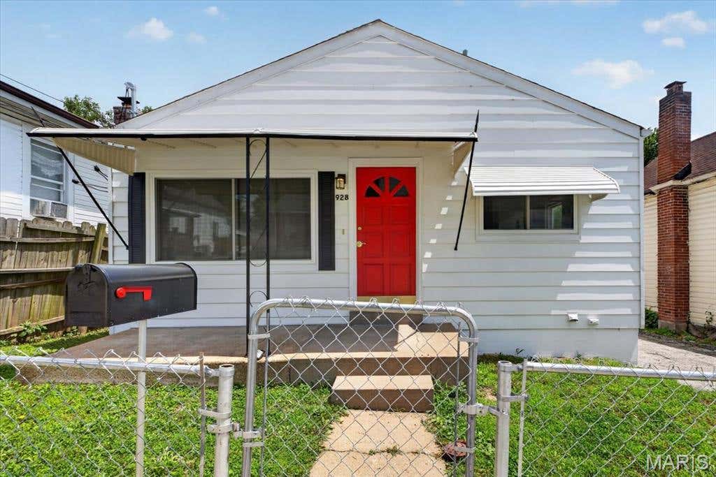 Photo of 928 Wachtel Avenue, St Louis, MO 63125 (MLS # 26035989)