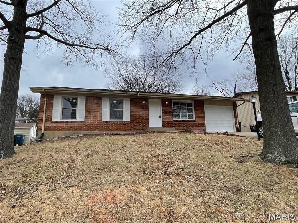 Photo of 187 Tapestry Drive, St Louis, MO 63129 (MLS # 26010227)