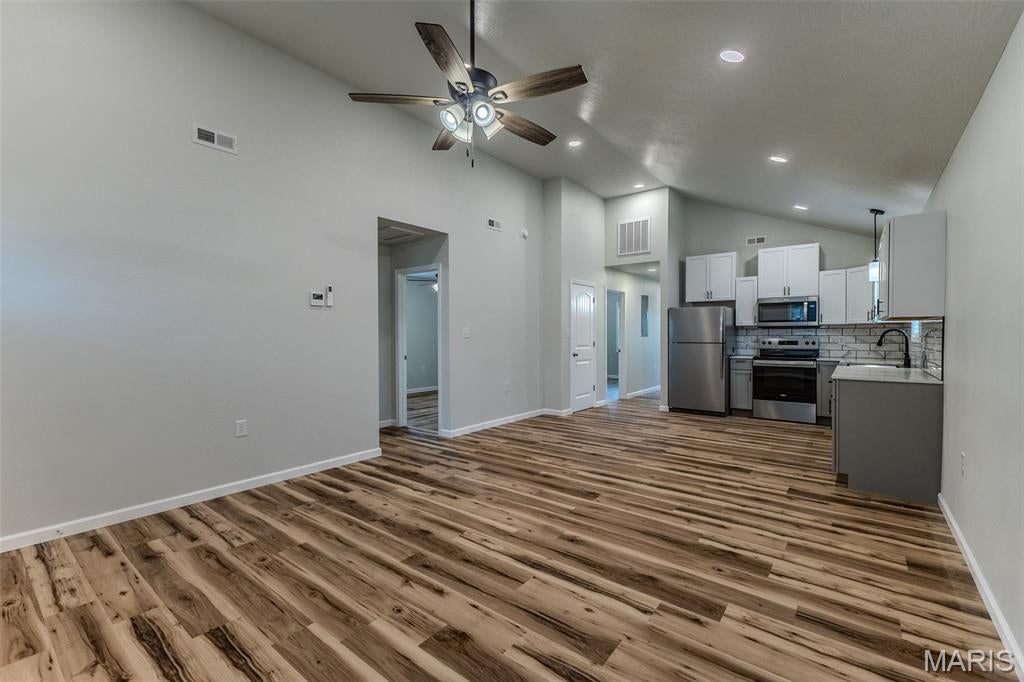 Photo of 430 Railroad Avenue, Lebanon, MO 65536 (MLS # 26056795)