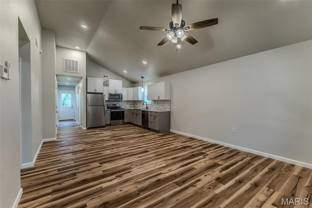 Photo of 430 Railroad Avenue, Lebanon, MO 65536 (MLS # 26056795)