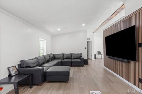 Tiny photo for 410 Julie Court, Elsberry, MO 63343 (MLS # 26018276)