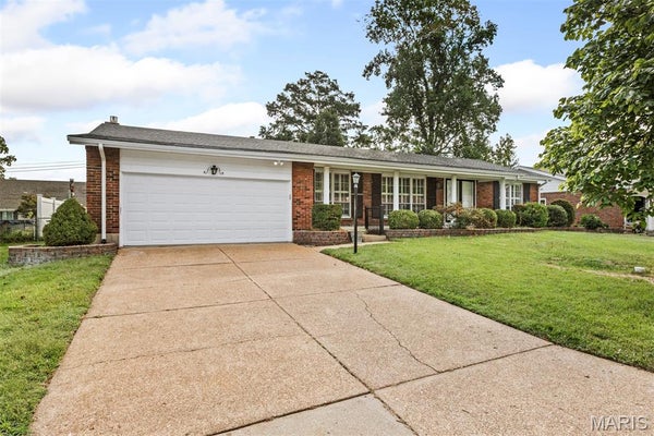 4126 CONCORD OAKS DR, SAINT LOUIS, MO 63128 - Image c0273b8b23af077bb5cce170d3e9990f/559490946