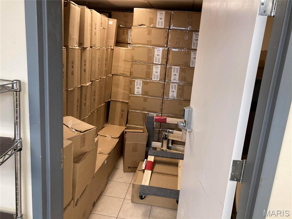 TRIANGLE - Commercial Sale