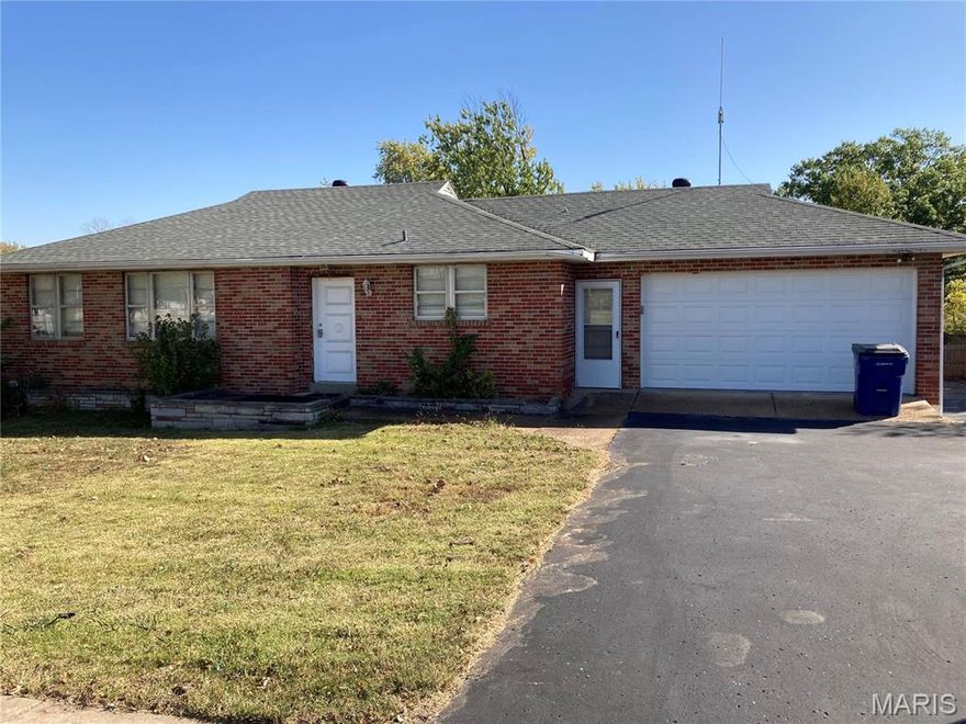 PROPERTY ZONED--- COMMERCIAL-C-2  COMMERCIAL DISTRICT.  NICE 2460 SQUARE FOOT OFFICE BUILDING WITH REMOLDED LOWER LEVEL OF REGULAR HOME AS OFFICE SPACE. FRONTS TELEGRAPH ROAD JUST ONE MILE SOUTH OF 1-255 ON HIGH TRAFFIC TELEGRAPH ROAD.(42,000 TO 45,000 CARS PER DAY) APPROVED FOR LARGE LIGHTED SIGN, AND HAS DIRECT ACCESS TO TELEGRAPH RD WITH DRIVEWAY CUT, AND LARGE PAVED PARKING LOT IN REAR OF PROPERTY. LOCATION, LOCATION, AND LOCATION.  PREVIOUSLY THE OWNER SPENT BIG DOLLARS RENOVATING THIS PROPERTY, OBTAINING PERMITS, REZONING PROCESS. ALSO INCLUDES TWO ADDITIONAL ADA RESTROOMS, AND OFFICE SPACE IN LOWER LEVEL. INCLUDES EXTRA OFFICE SPACE UNDER TWO CAR GARAGE BASEMENT AREA, ADDITIONALLY, BASICALLY ITS A POTENTIAL LAND LISTING AS THE VALUE IS IN THE LOCATION, OR ROOM FOR A CONSIDERABLE FUTURE BUILDING REMODEL OR ADDITION, OR TEAR DOWN. ADDITIONAL PROPERTY OR LAND MAY BE AVAILABLE AS A LAND LISTING POTENTIAL ADDITION. TALK TO YOUR BANK ABOUT A  (S. B. A.) LOAN AND LOW DOWN PAYMENT.