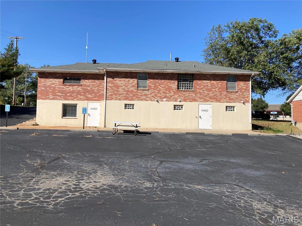 TRIANGLE - Commercial Sale