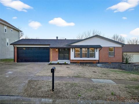 Photo of 6017 Wagon Mount Court, Unincorporated, MO 63129 (MLS # 25081464)