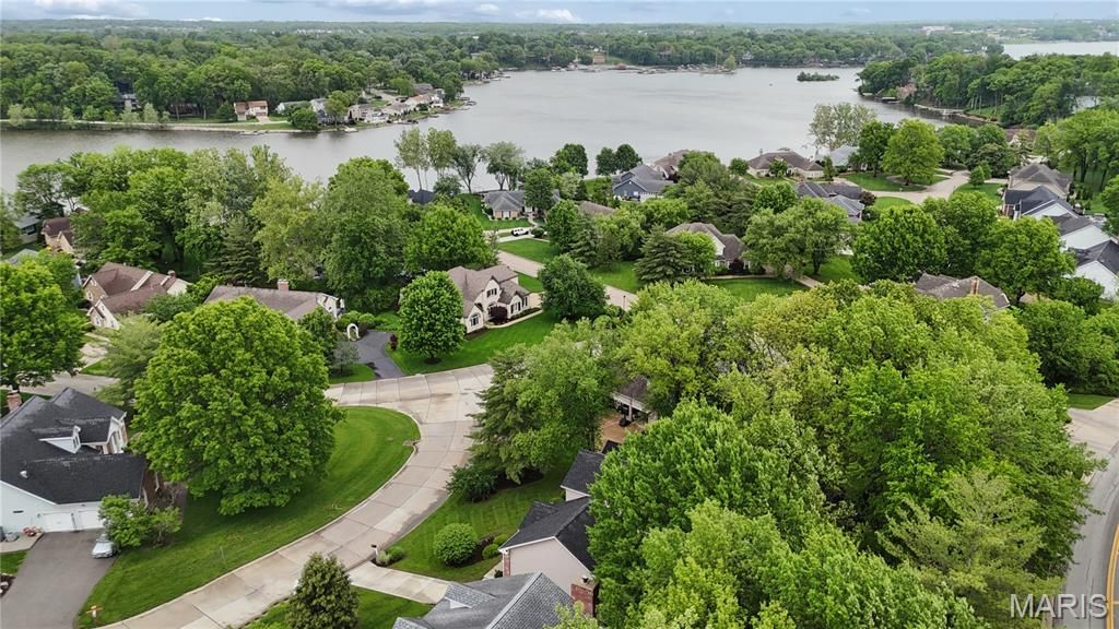 Photo of 2 Forest Park Circle, Lake Saint Louis, MO 63367 (MLS # 26022101)