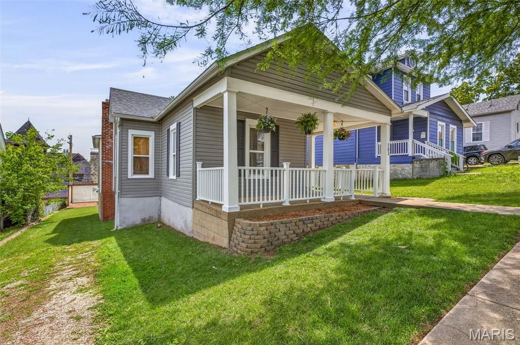 Photo of 103 S 4th Street, De Soto, MO 63020 (MLS # 26027784)