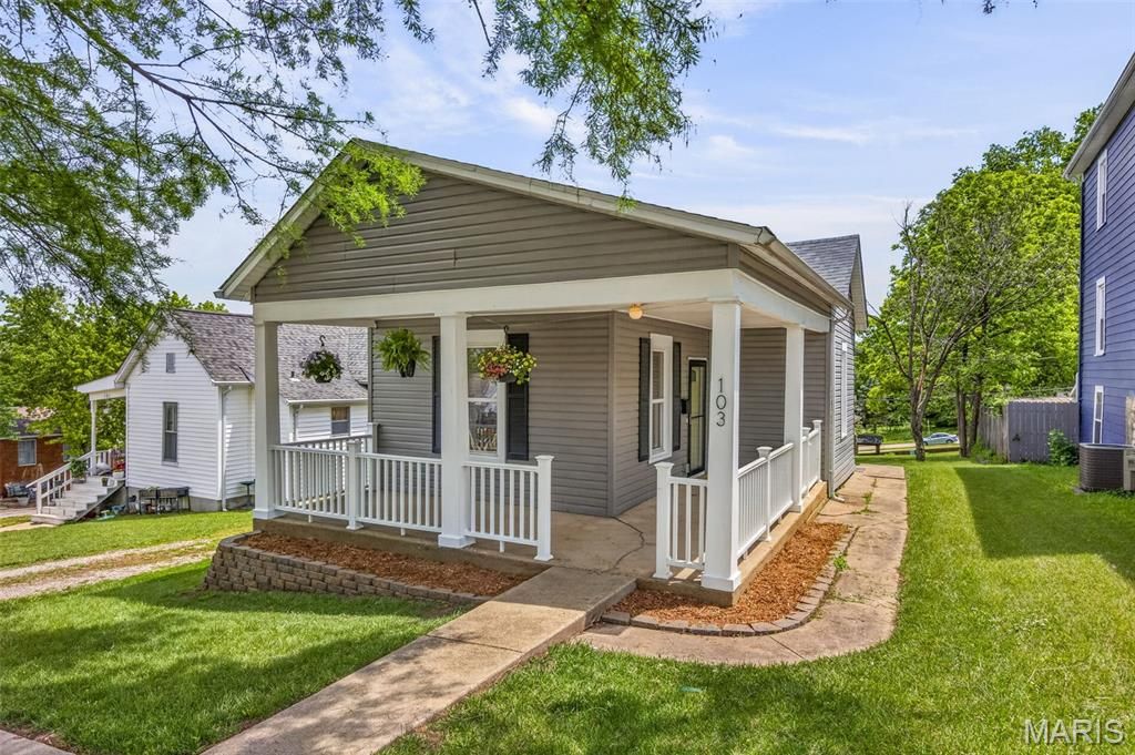 Photo of 103 S 4th Street, De Soto, MO 63020 (MLS # 26027784)