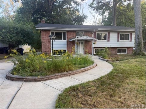 Photo of 12264 Belwyn Drive, Maryland Heights, MO 63146 (MLS # 26061064)