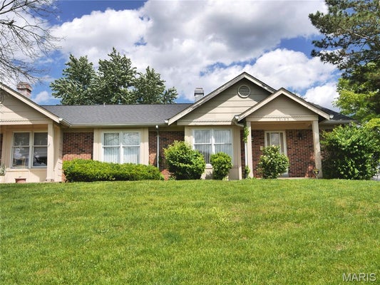 12303 WHITE CAP LN, FLORISSANT, MO 63033 - Image c086030d8011f4fd2f7d0f2bd0c889b2/2011073441
