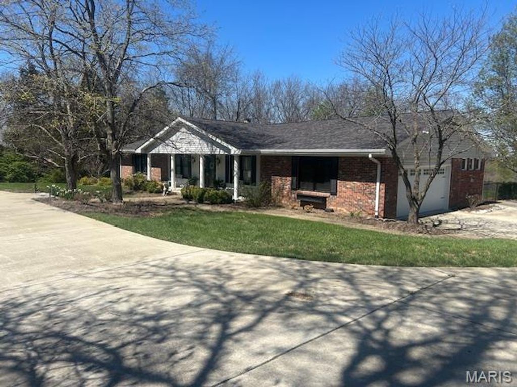 Photo of 127 White Oak Estates Drive, Troy, MO 63379 (MLS # 26020359)