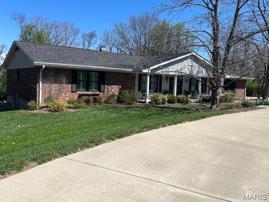 Photo of 127 White Oak Estates Drive, Troy, MO 63379 (MLS # 26020359)