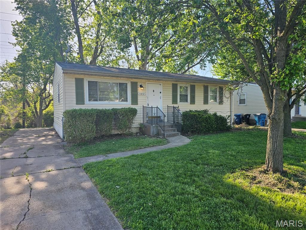 Photo of 11852 Criterion Avenue, St Louis, MO 63138 (MLS # 26026283)