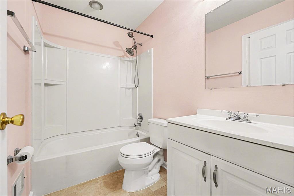 Crecelius Manor - Residential