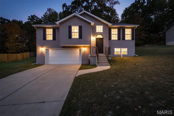 5645 HAWKS LANDING DR, HILLSBORO, MO 63050 - Image c0f281e862a0ef20e12e5fa2cb512b06/1259701875
