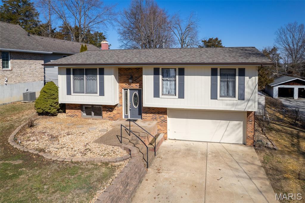 715 Tanglewood Acres