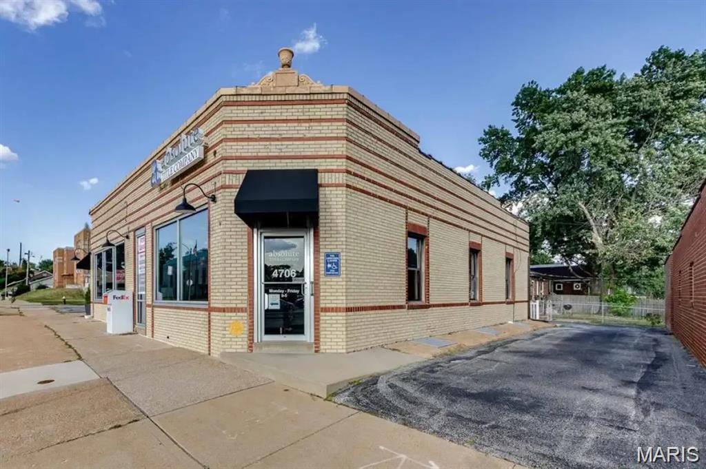 John F McDermotts Morning Sid - Commercial Sale