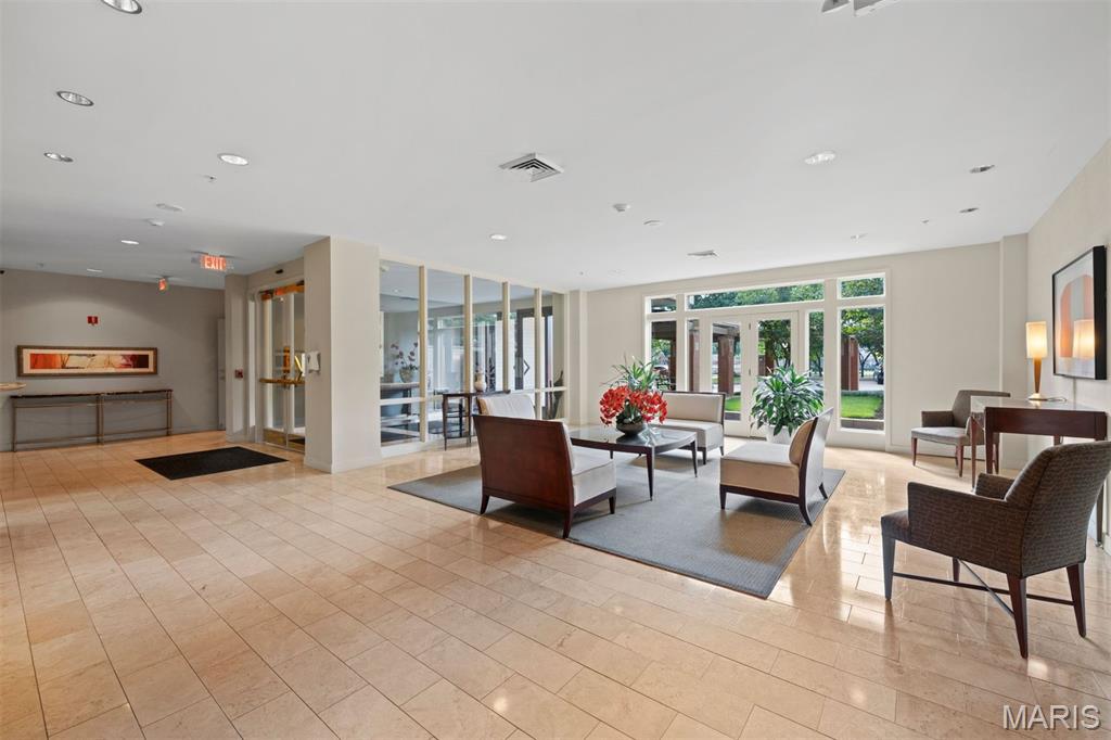 800 S Hanley Road 2B