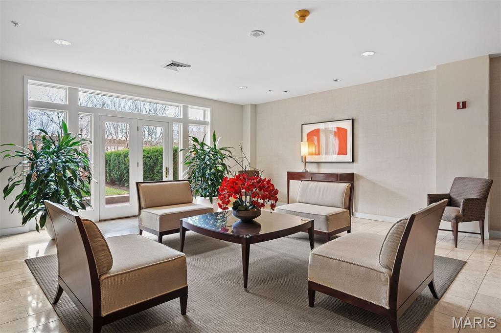 800 S Hanley Road 2B