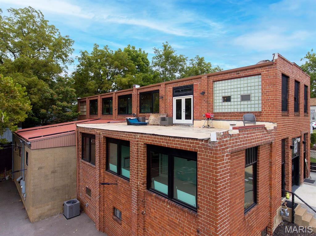 Greenwood - Commercial Sale