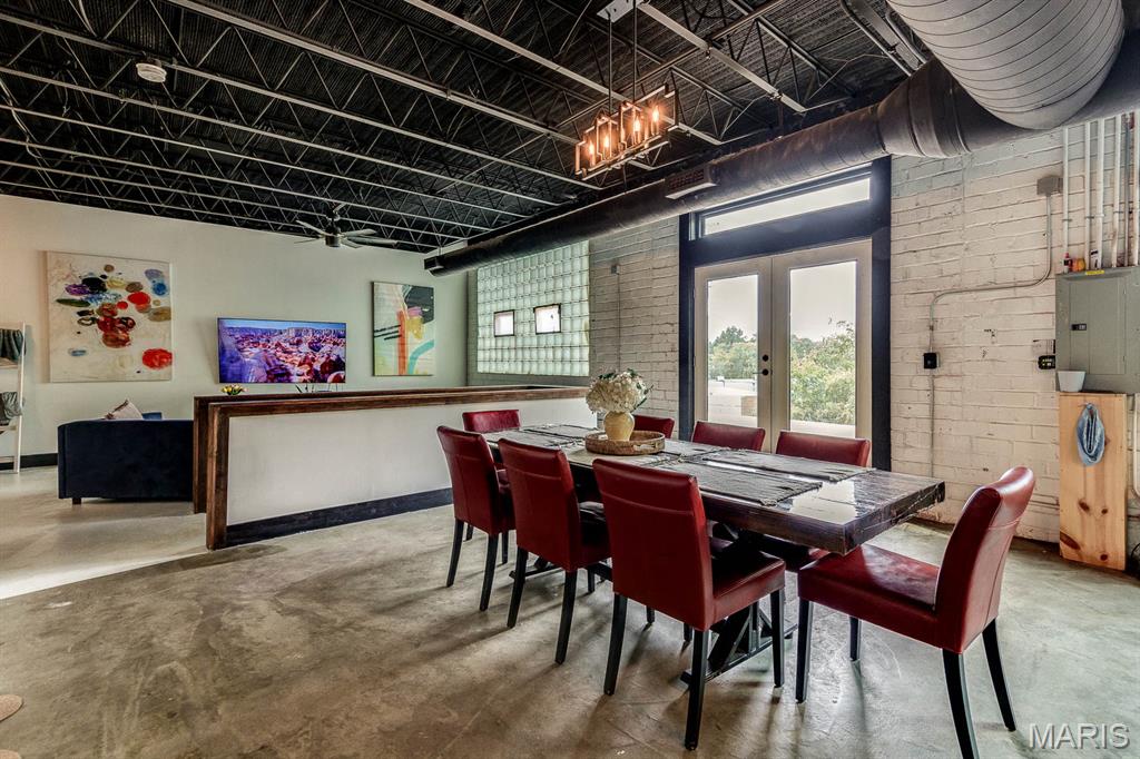 Greenwood - Commercial Sale