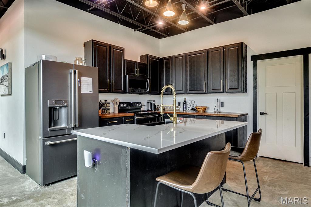 Greenwood - Commercial Sale