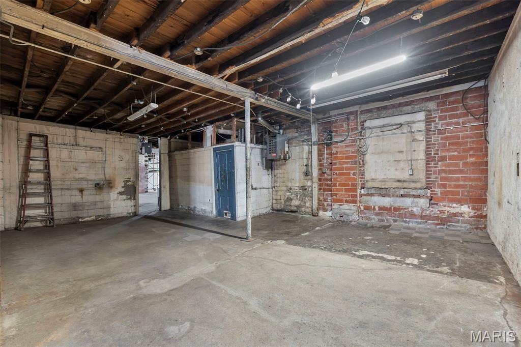 n/a - Commercial Sale