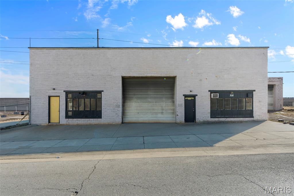 n/a - Commercial Sale