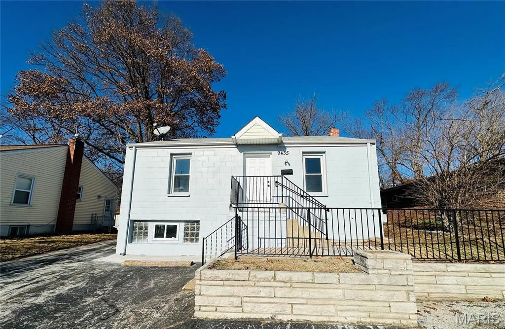 Photo of 9435 Page Avenue, St Louis, MO 63132 (MLS # 26019895)