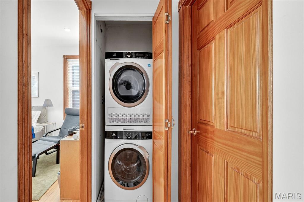 Cloverleaf Condo - Residential