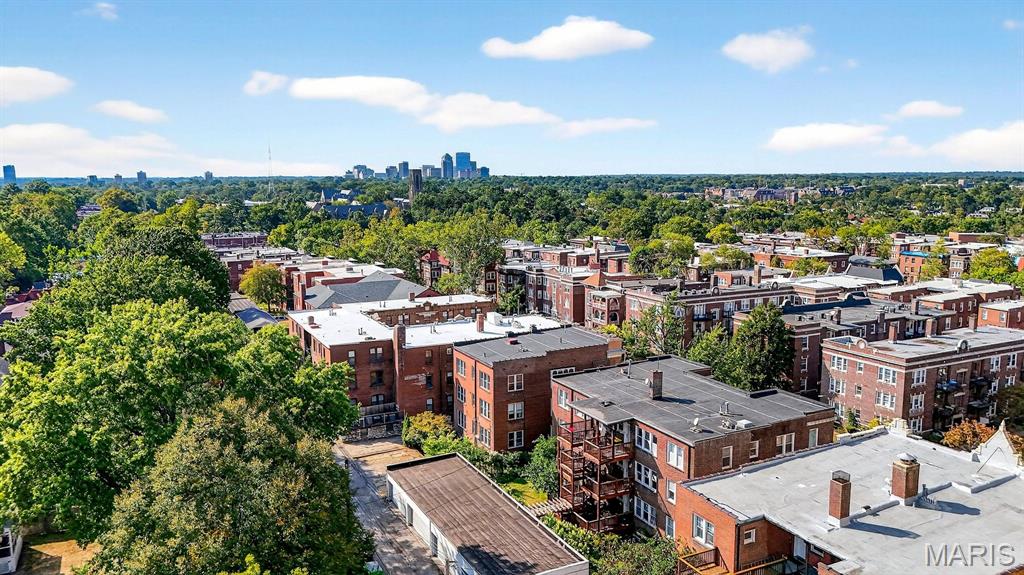 Cloverleaf Condo - Residential