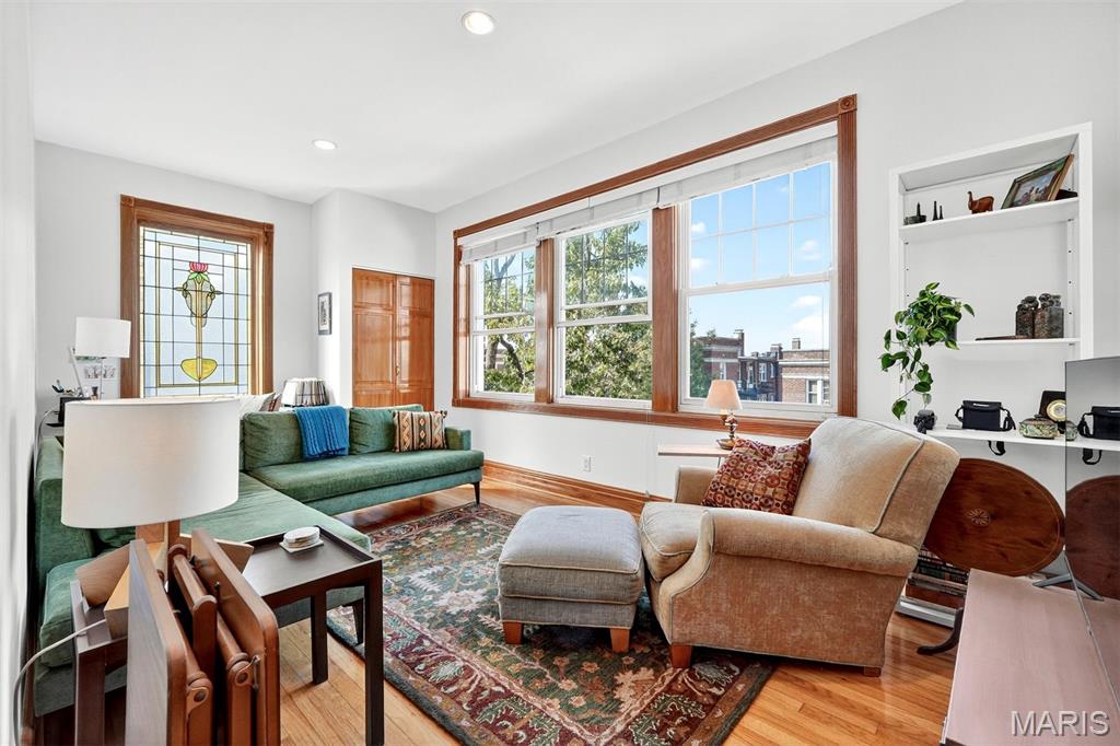 Cloverleaf Condo - Residential