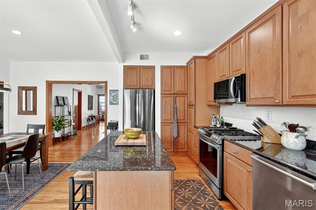 Cloverleaf Condo - Residential