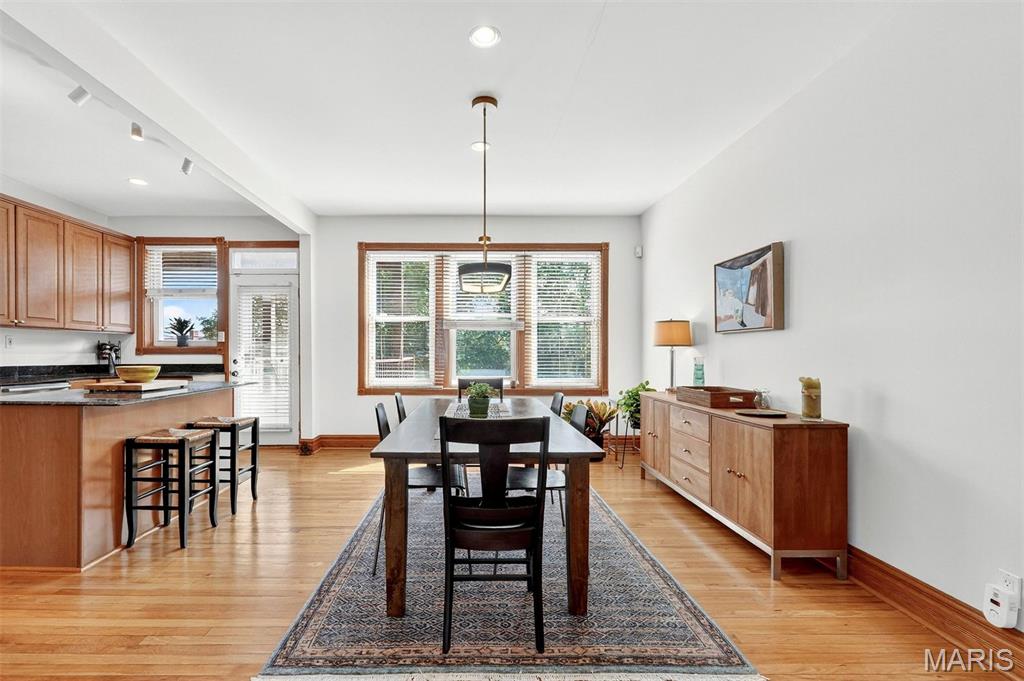 Cloverleaf Condo - Residential