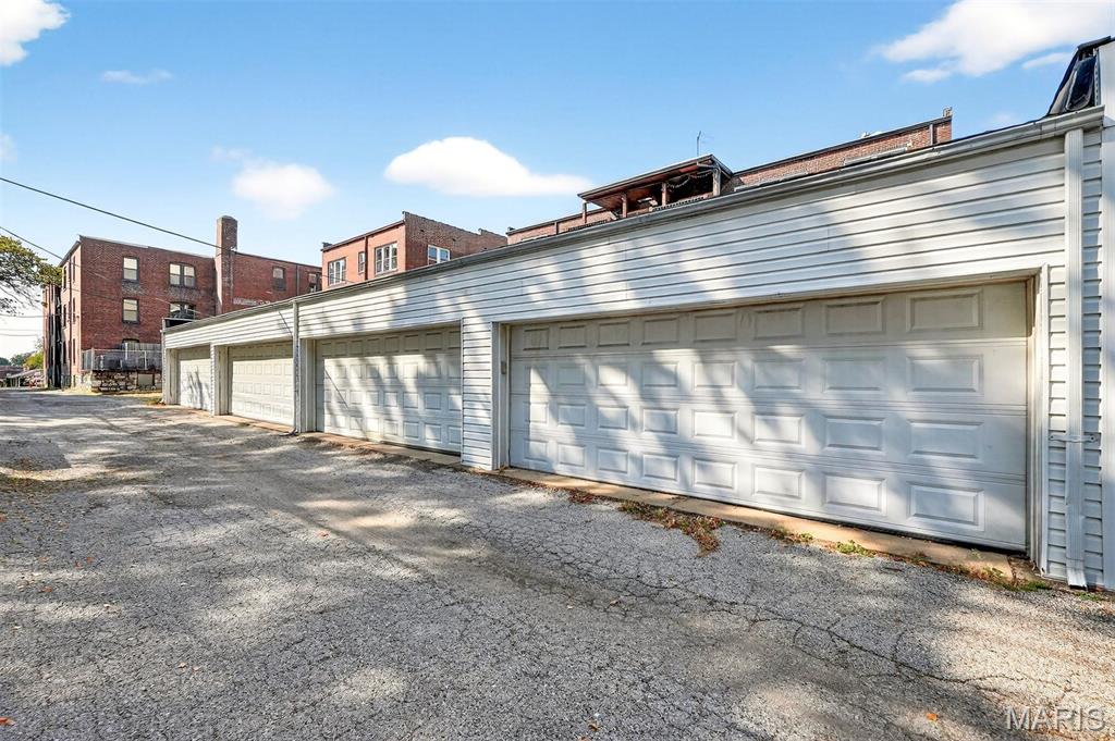 Cloverleaf Condo - Residential