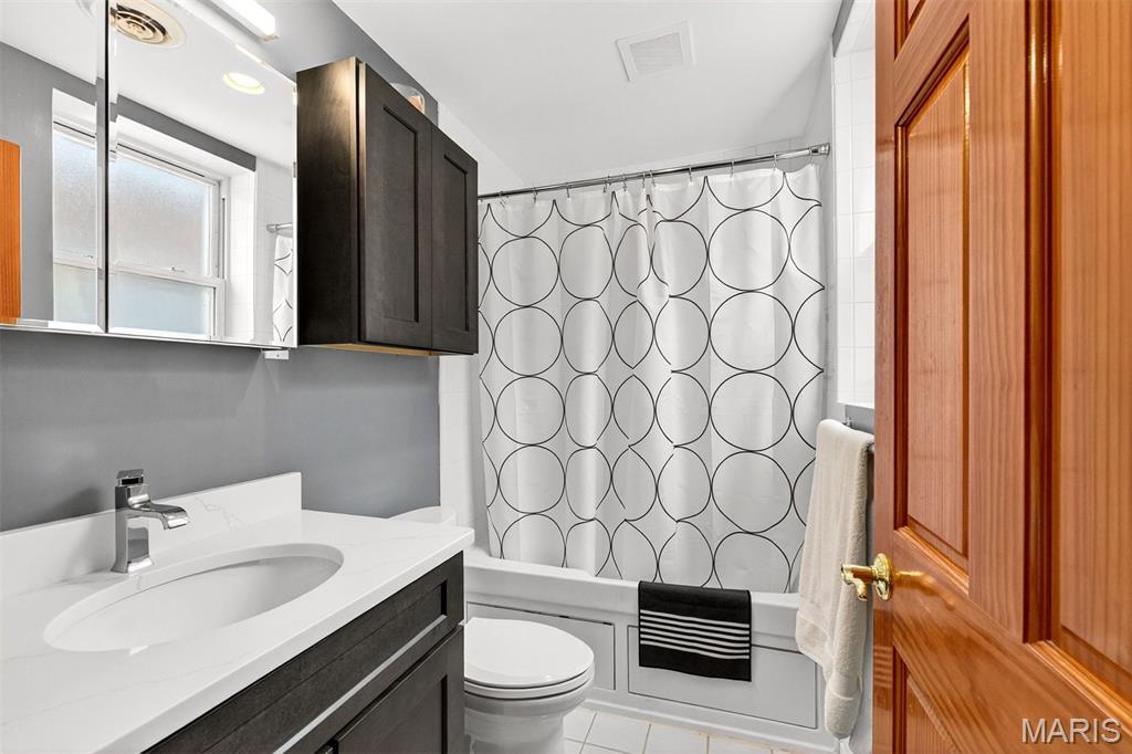 Cloverleaf Condo - Residential